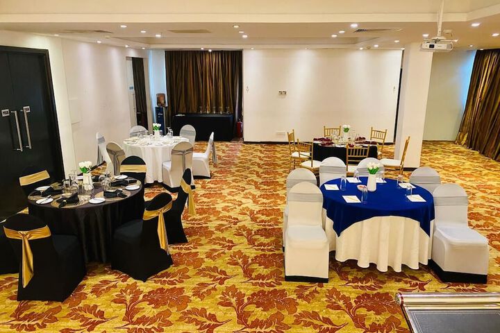 Ballroom/Hall 70 of 86