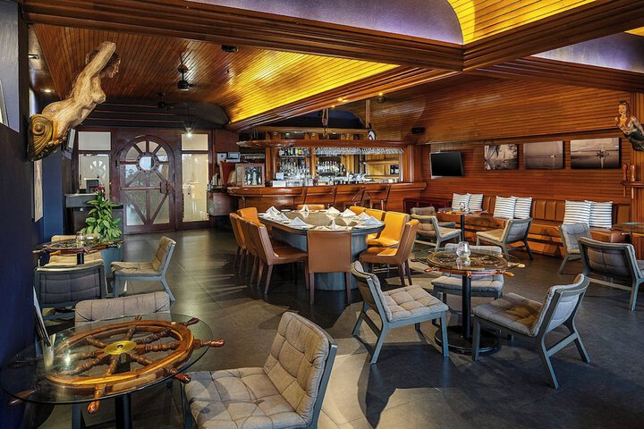 Lounge 91 of 118