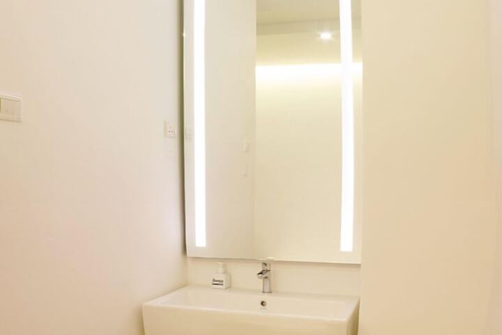 Room 16 of 18