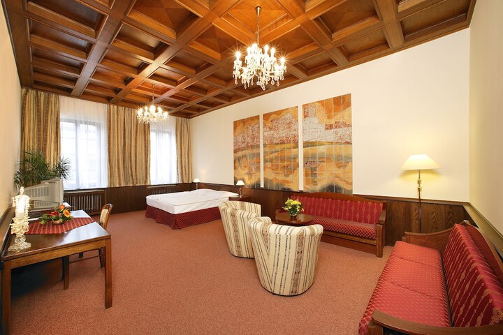 Room 3 of 41