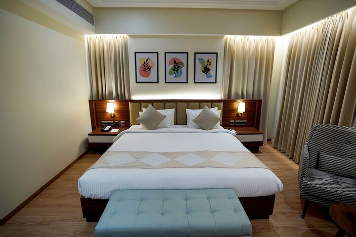 Room 9 of 26