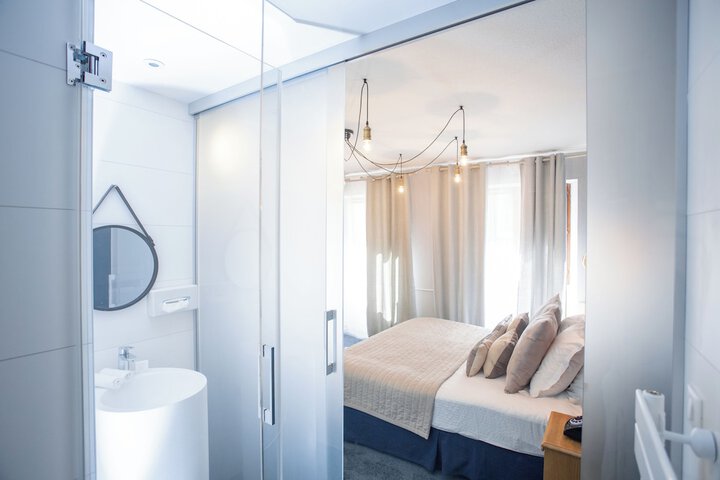 Room 43 of 69