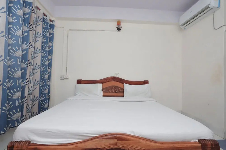 Room 6 of 13