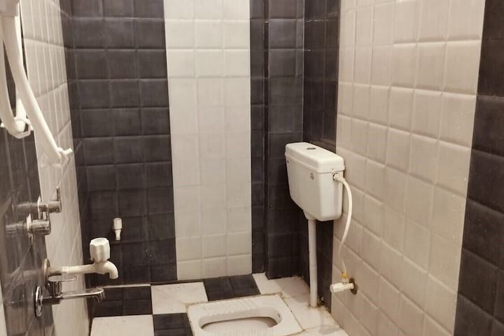 Room 5 of 6