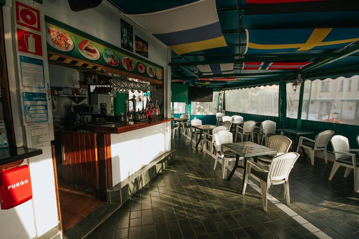 Lounge 8 of 28