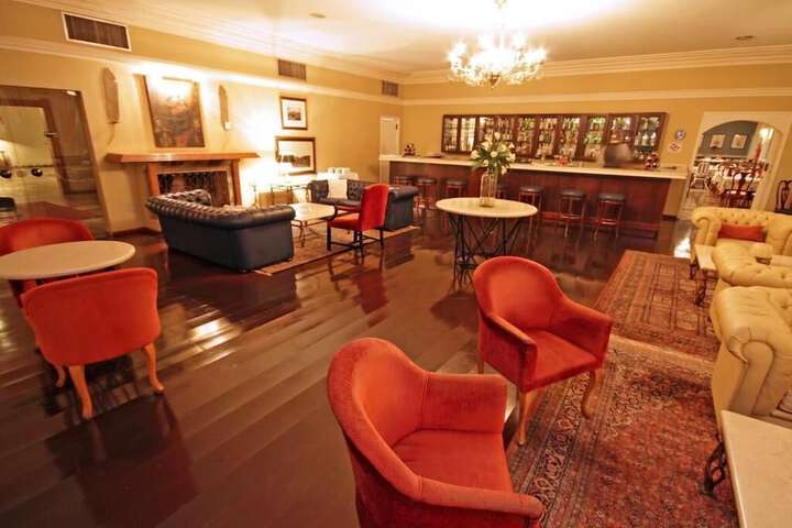 Lounge 107 of 125