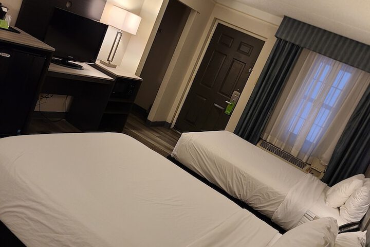 Room 16 of 38