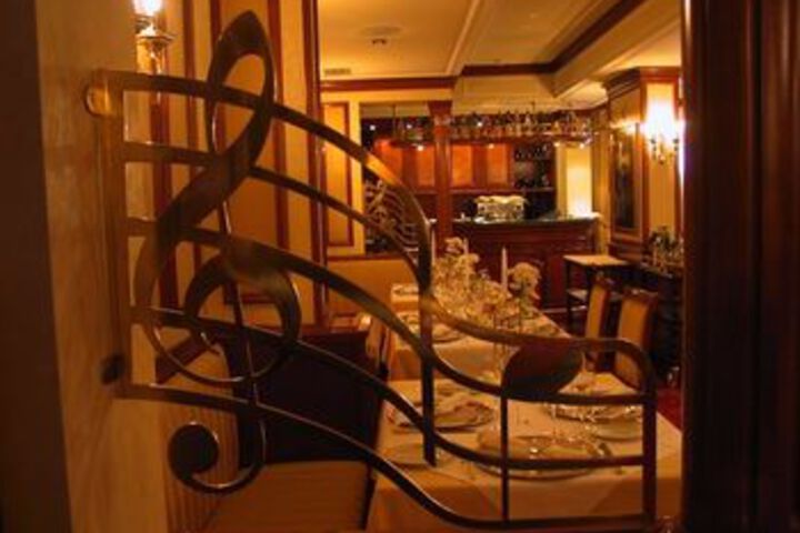 Dining 38 of 41