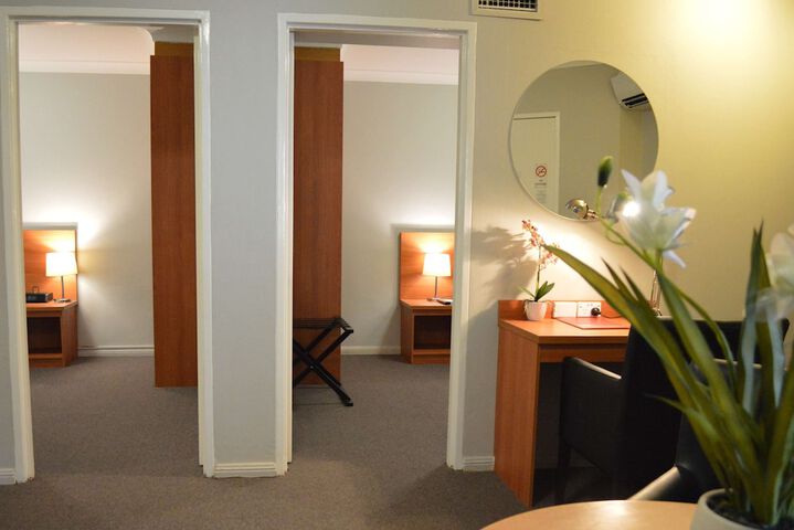 Room 27 of 81