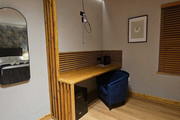 Room 21 of 33
