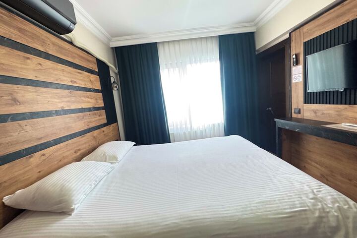 Room 27 of 109