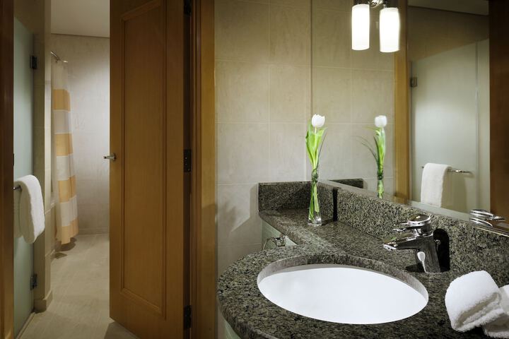 Room 27 of 73