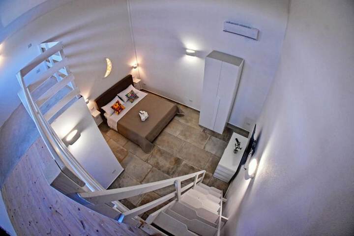 Room 4 of 32