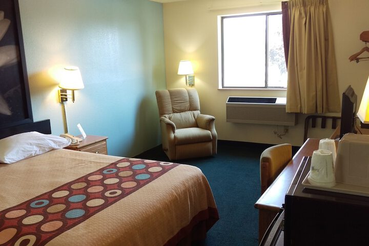 1 Queen Bed Accessible Room (11 of 25)