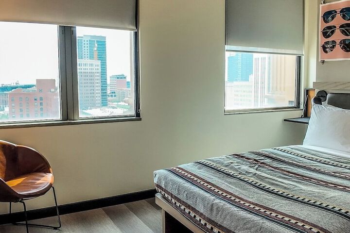 Room 28 of 83