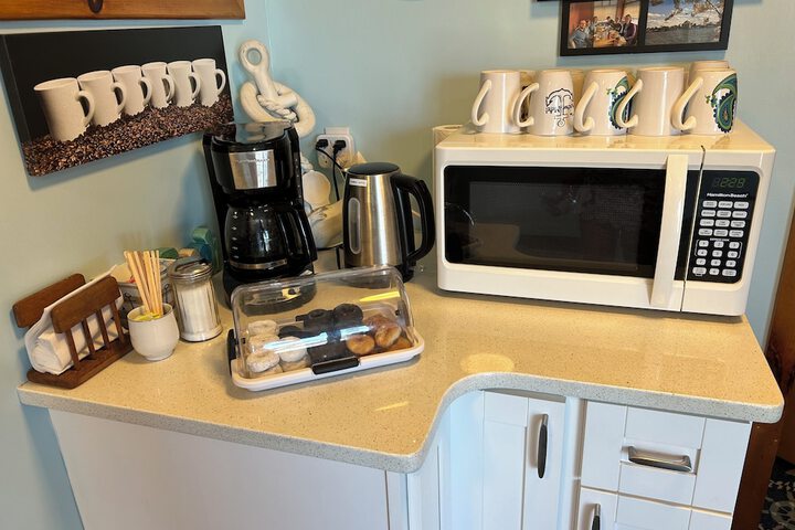 Breakfast/Coffee Service 24 of 43