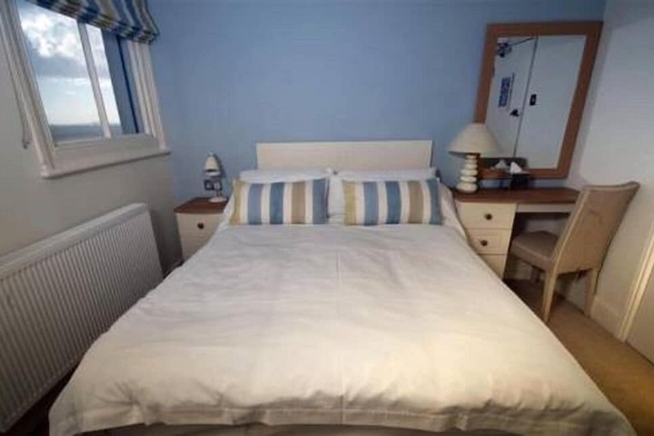 Room 6 of 22