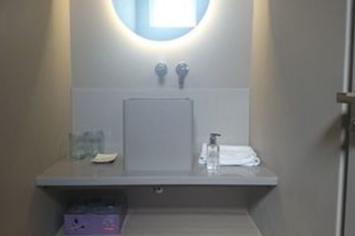 Room 3 of 53