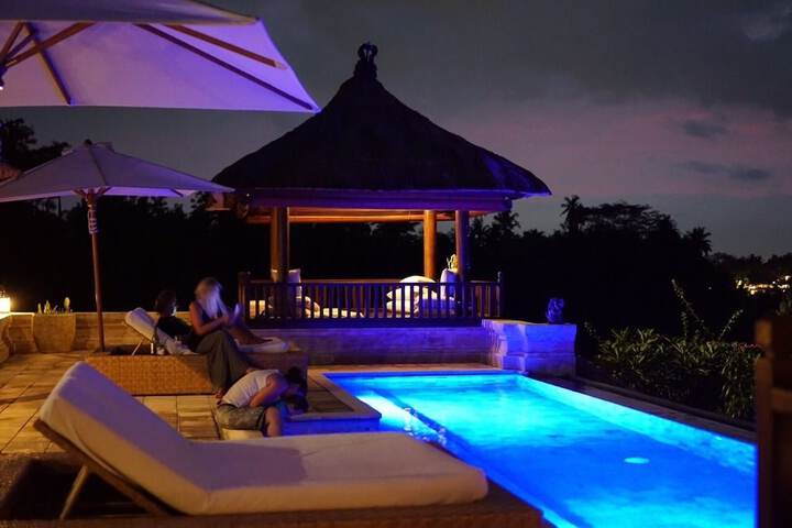 Hotel with Pool