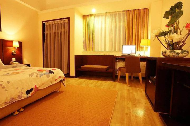 Room 7 of 19