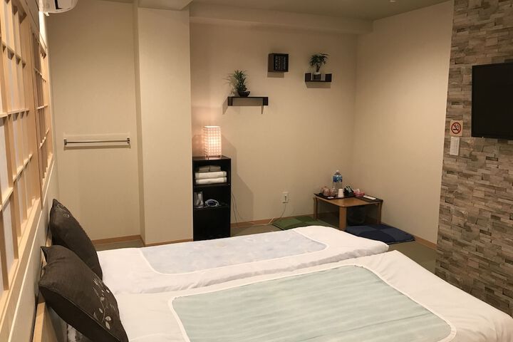Room 6 of 27