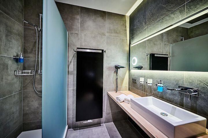 Room 25 of 46