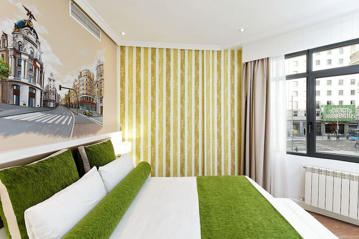 Room 33 of 83