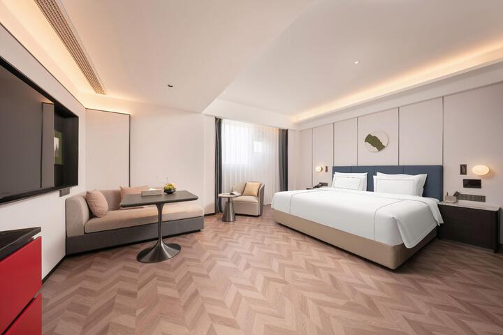Room 10 of 25