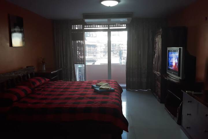 Room 5 of 11