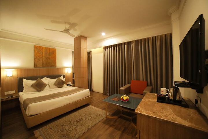 Room 26 of 100