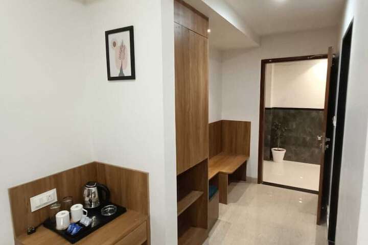 Room 13 of 28
