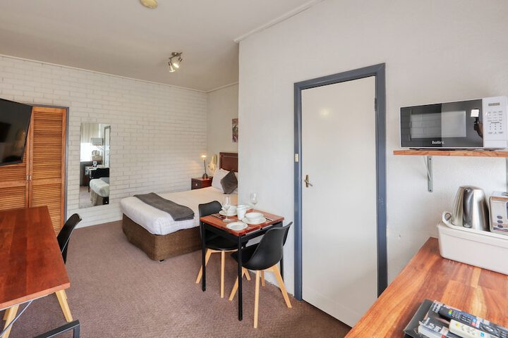 Room 7 of 25