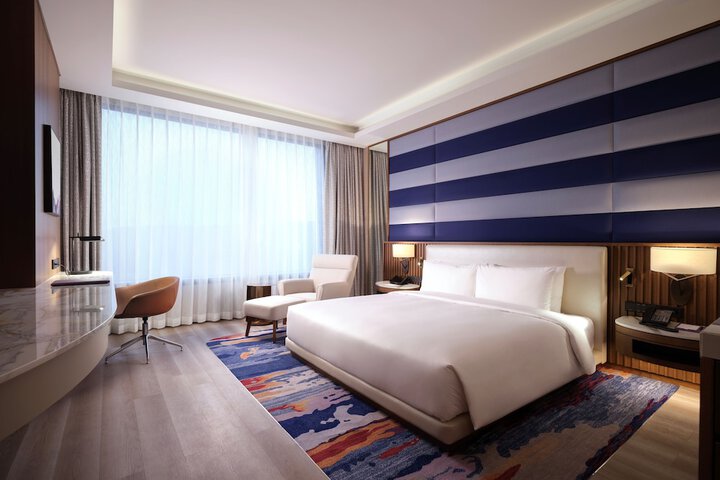 Room 6 of 203
