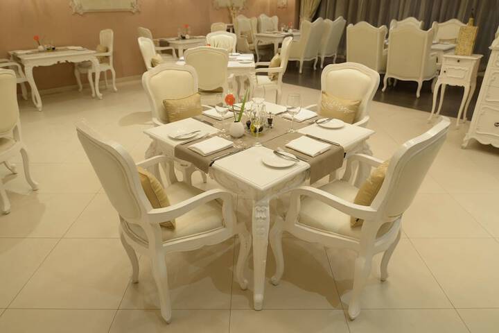 Dining 72 of 133