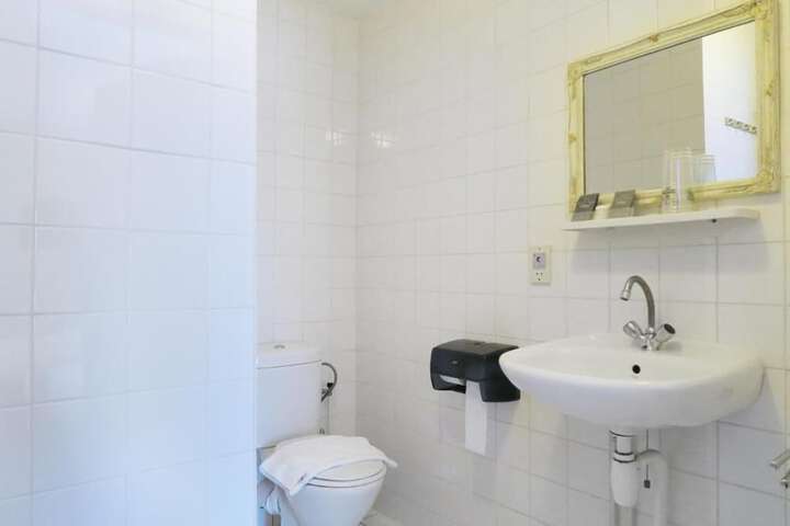 Room 30 of 53