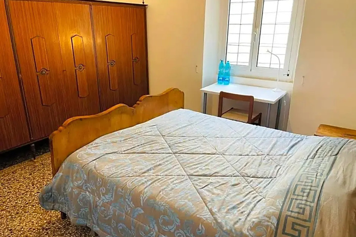 Room 4 of 11