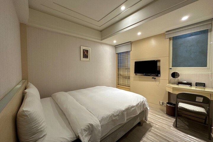 Room 20 of 42