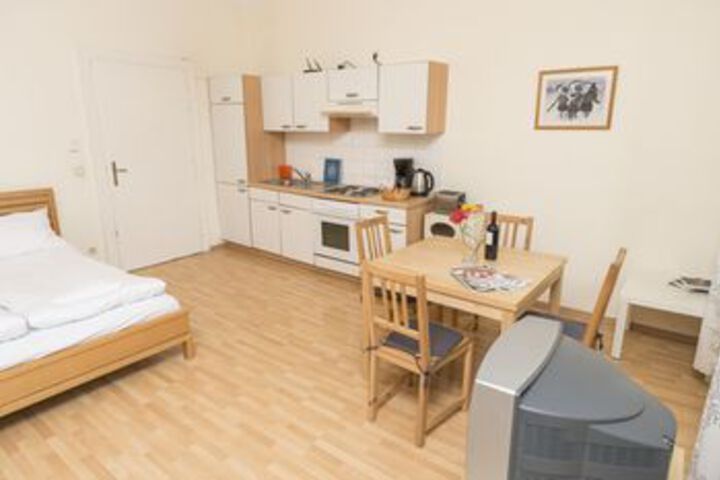 Room 102 of 122