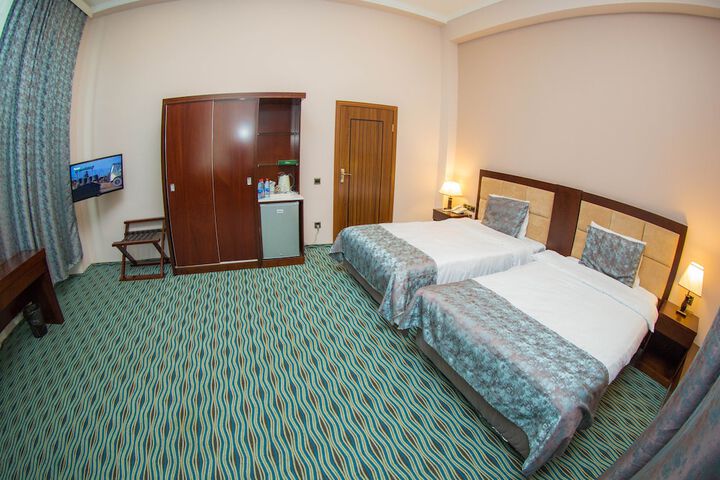 Room 14 of 33