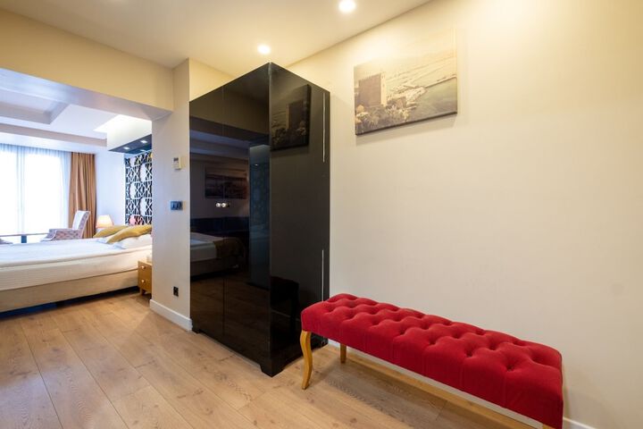 Room 21 of 34