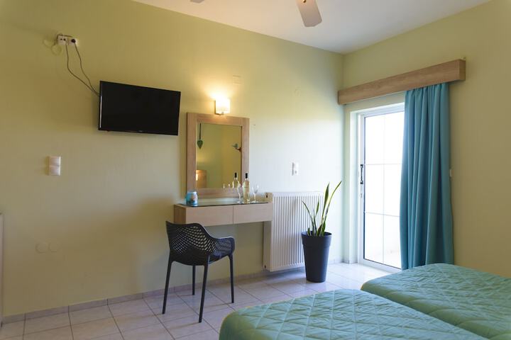 Room 6 of 112