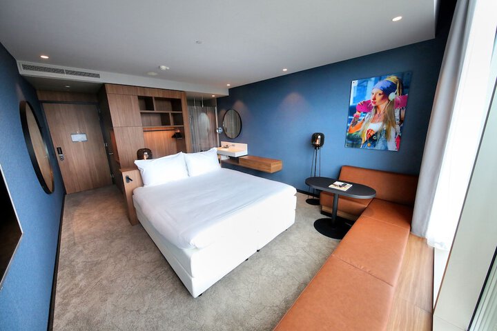 Room 5 of 77
