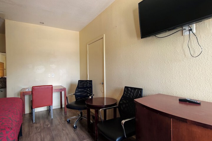 Room 14 of 19