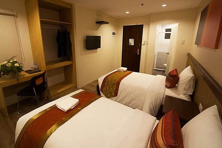 Room 21 of 40