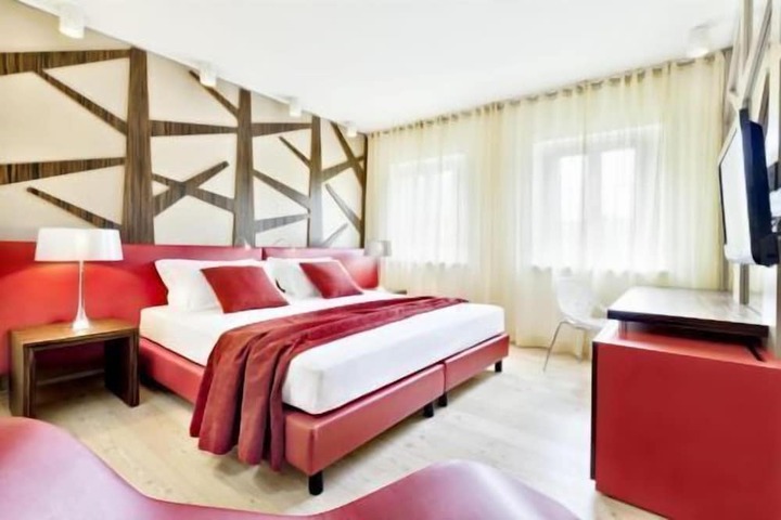 Room 17 of 84