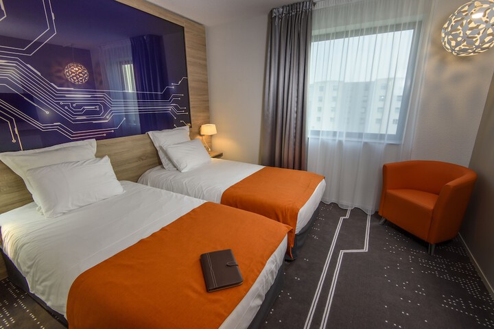 Room 7 of 91