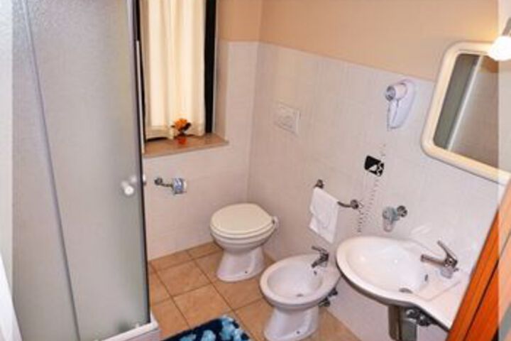 Room 10 of 70