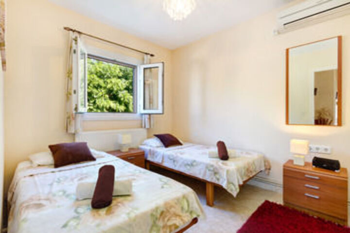 Room 8 of 25