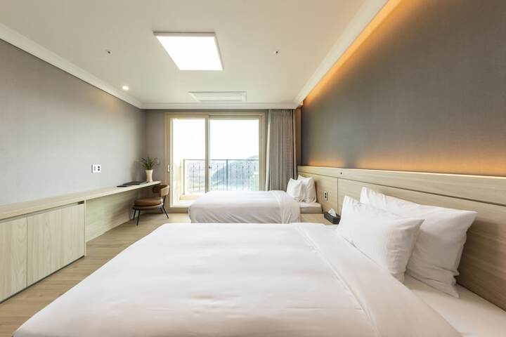 Room 5 of 80