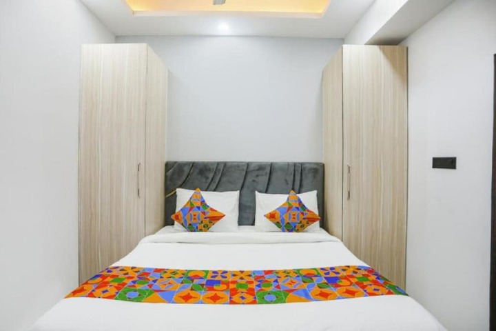 Room 10 of 38